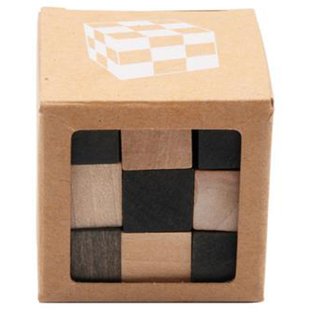 Voorkant van de kartonnen verpakking van de houten slangenkubus puzzel, met een venster dat de houten blokjes toont.
