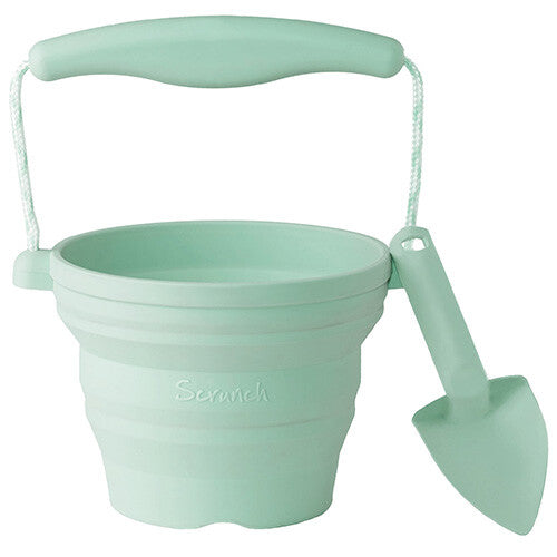funkit Scrunch opvouwbare emmer en schepje in mintgroen, uitgevouwen.