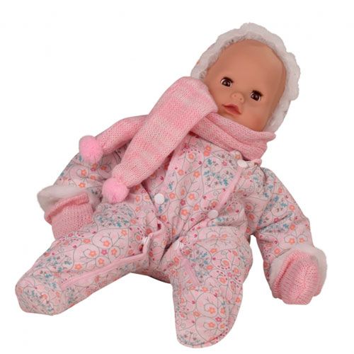 Götz roze gebloemd poppensneeuwpakje met sjaal en wantjes, gedragen door een pop.