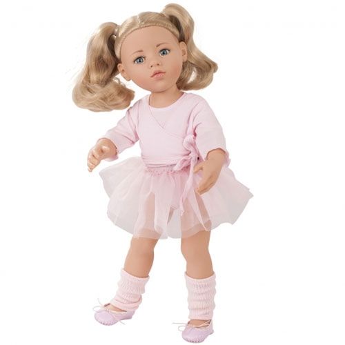 Götz pop met blonde staartjes draagt de roze poppenballet set met tutu en balletschoenen.