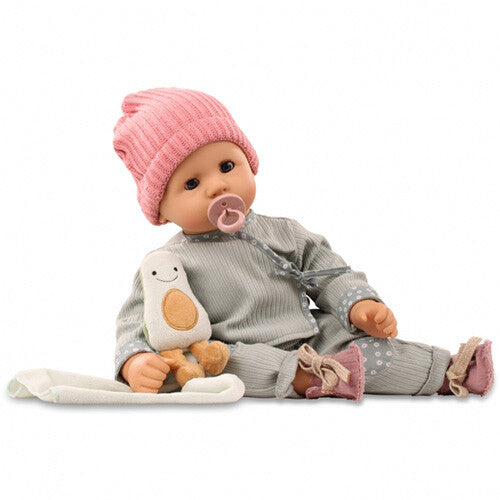 Götz babypop met roze muts, grijze kleding, speen en een avocado knuffel.