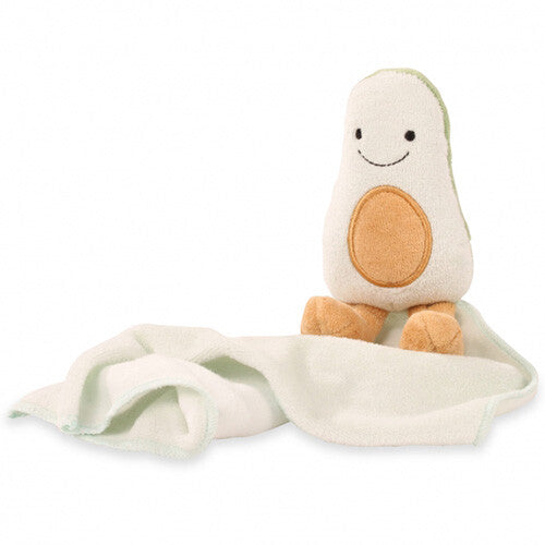 Een avocado knuffel met een glimlach, zittend op een lichtgroen doekje.