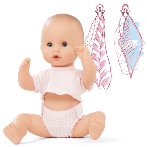 Götz badpop Sleepy Aquini meisje zittend in roze top en luier, met getekende handdoeken op de achtergrond.