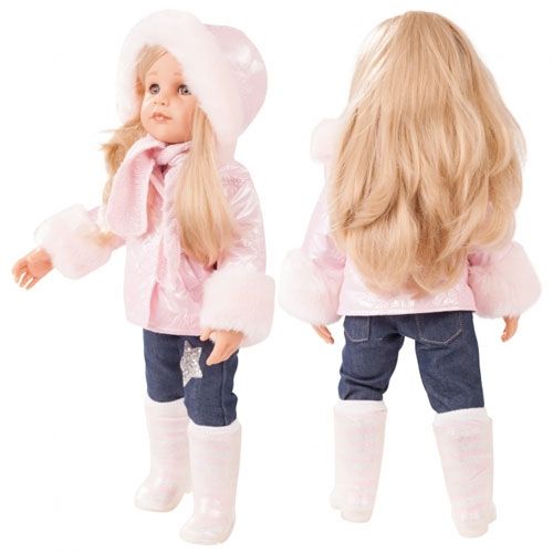 Gotz stapop Hannah van voren en van achteren, gekleed in een roze winterjas met capuchon, spijkerbroek en roze laarzen.