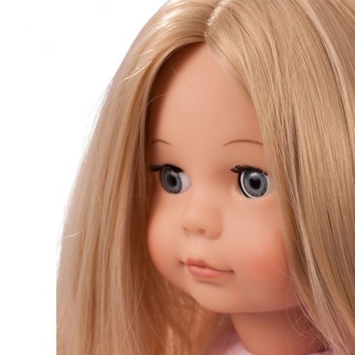 Close-up van het gezicht van Gotz stapop Jessica met blauwe ogen en lang blond haar.