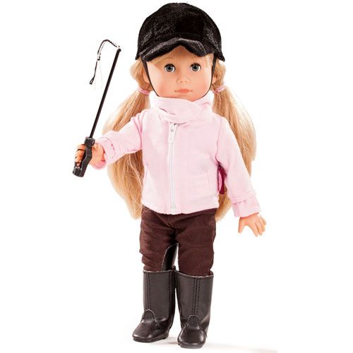 Gotz aankleedpop Mia in roze paardrijoutfit met zwarte cap en zweep.