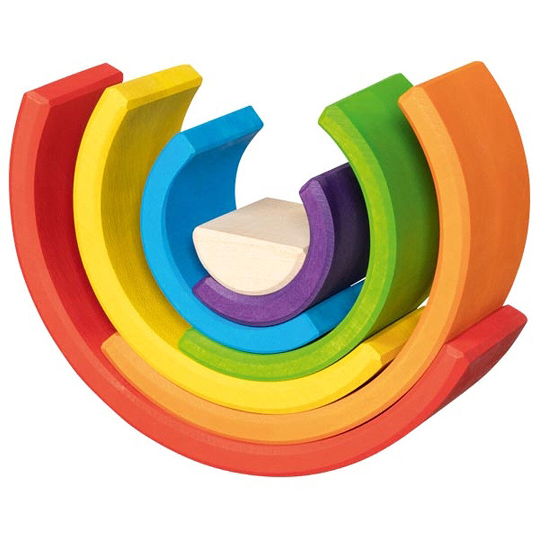 Goki houten regenboog stapeltoren met 7 gekleurde bogen, speels uit elkaar gestapeld.