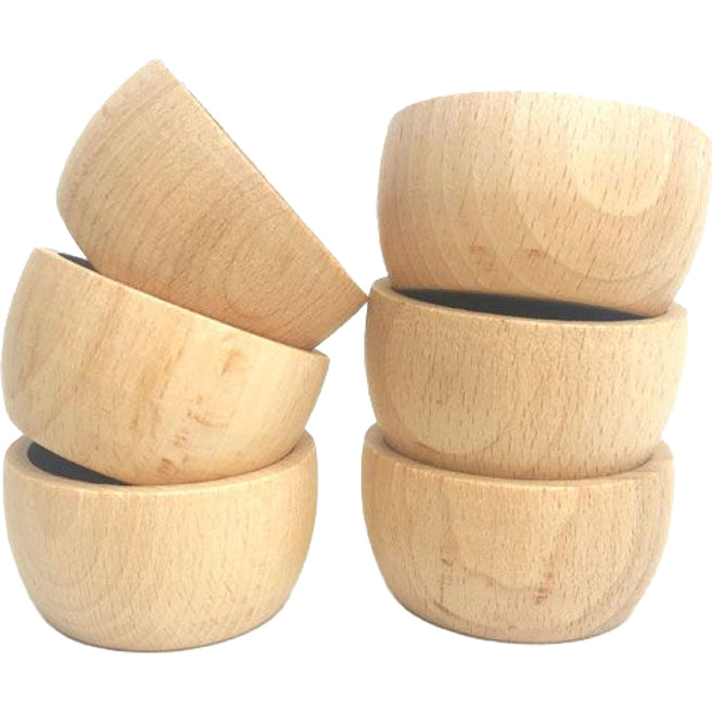Grapat set van zes naturel houten bakjes voor sensorisch speelgoed, schuin gestapeld.