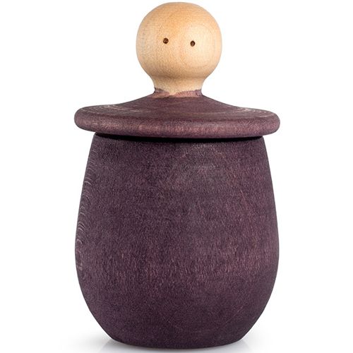 Een grapat donkerpaars houten poppetje in een bakje met een rond, lichtgekleurd hoofd als deksel.