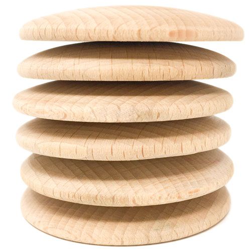 Grapat babyspeelgoed: een stapel van zes naturel houten schijfjes.