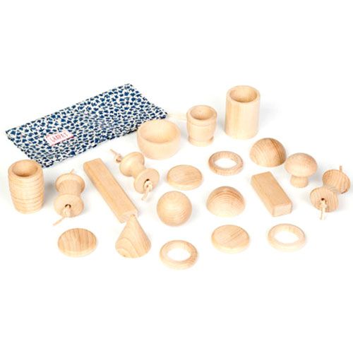 Grapat houten vormen set met diverse houten onderdelen en een katoenen opbergzakje.