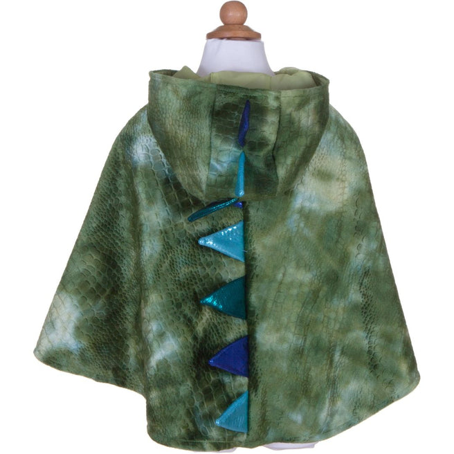 Great Pretenders groene baby draken verkleedcape met blauwe en turquoise stekels, getoond op een paspop.
