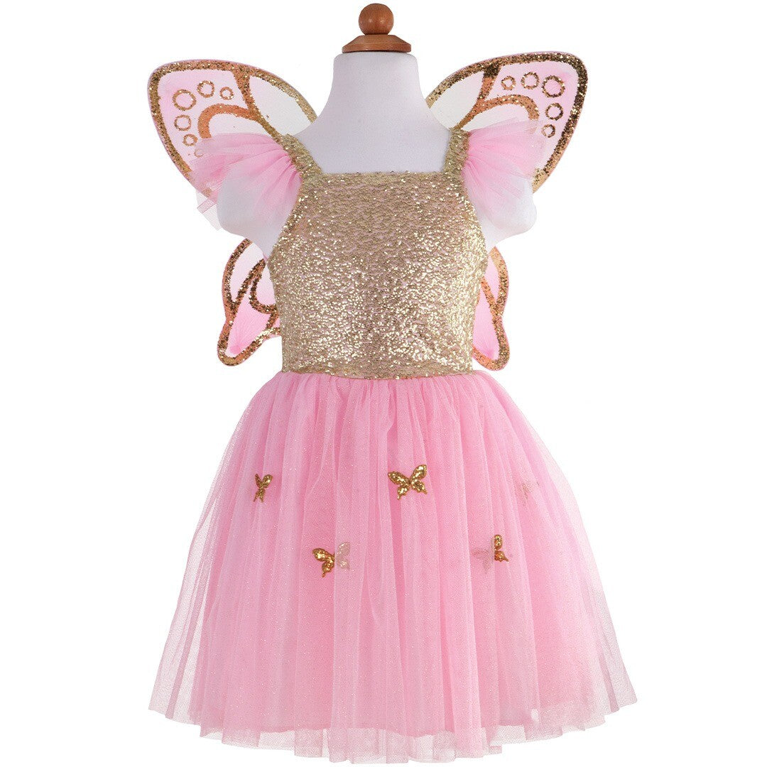 Great Pretenders verkleedjurk voor kinderen, een roze en gouden vlinderjurk met vleugels op een paspop.