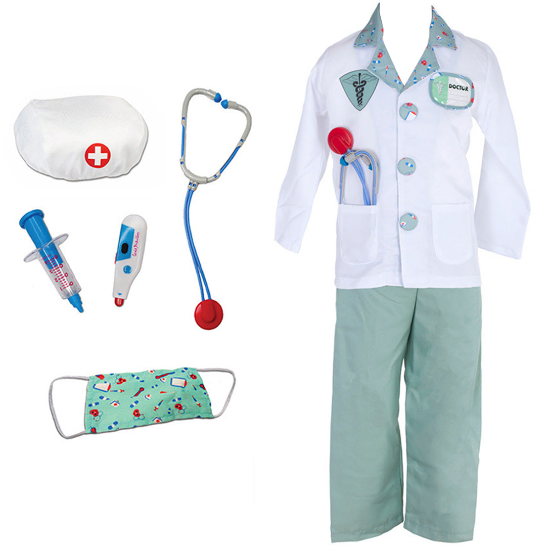Great Pretenders dokter verkleedkleding set met witte jas, lichtgroene broek en accessoires zoals een stethoscoop en spuit.