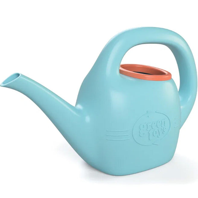 Green Toys blauwe plastic speelgoedgieter met oranje opening en logo.