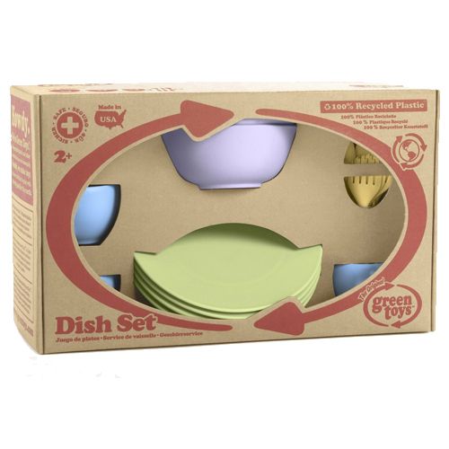Verpakking van de Green Toys speelgoed ontbijtset met zicht op de borden, kommen en kopjes.