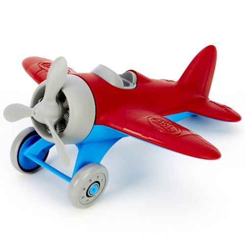 Green Toys rood en blauw speelgoedvliegtuig met grijze propeller.
