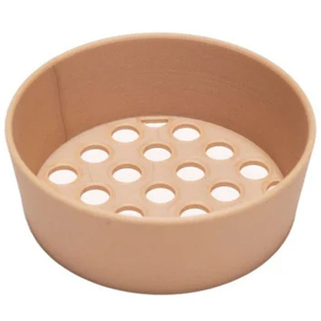 Grennn mini zeef van beige plastic met gaten in de bodem.