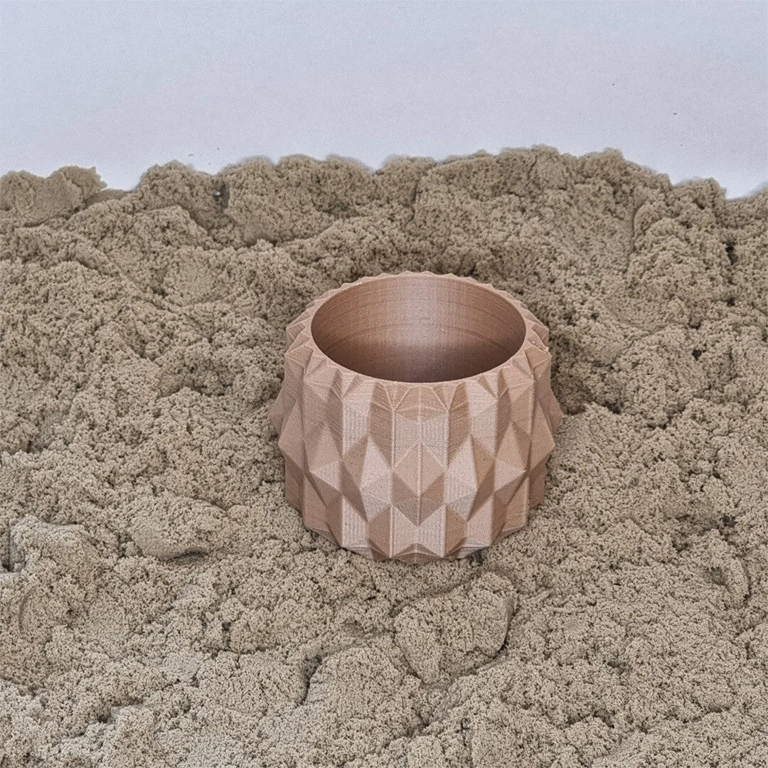 Grennn beige speelbakje met diamantpatroon in kinetisch zand.