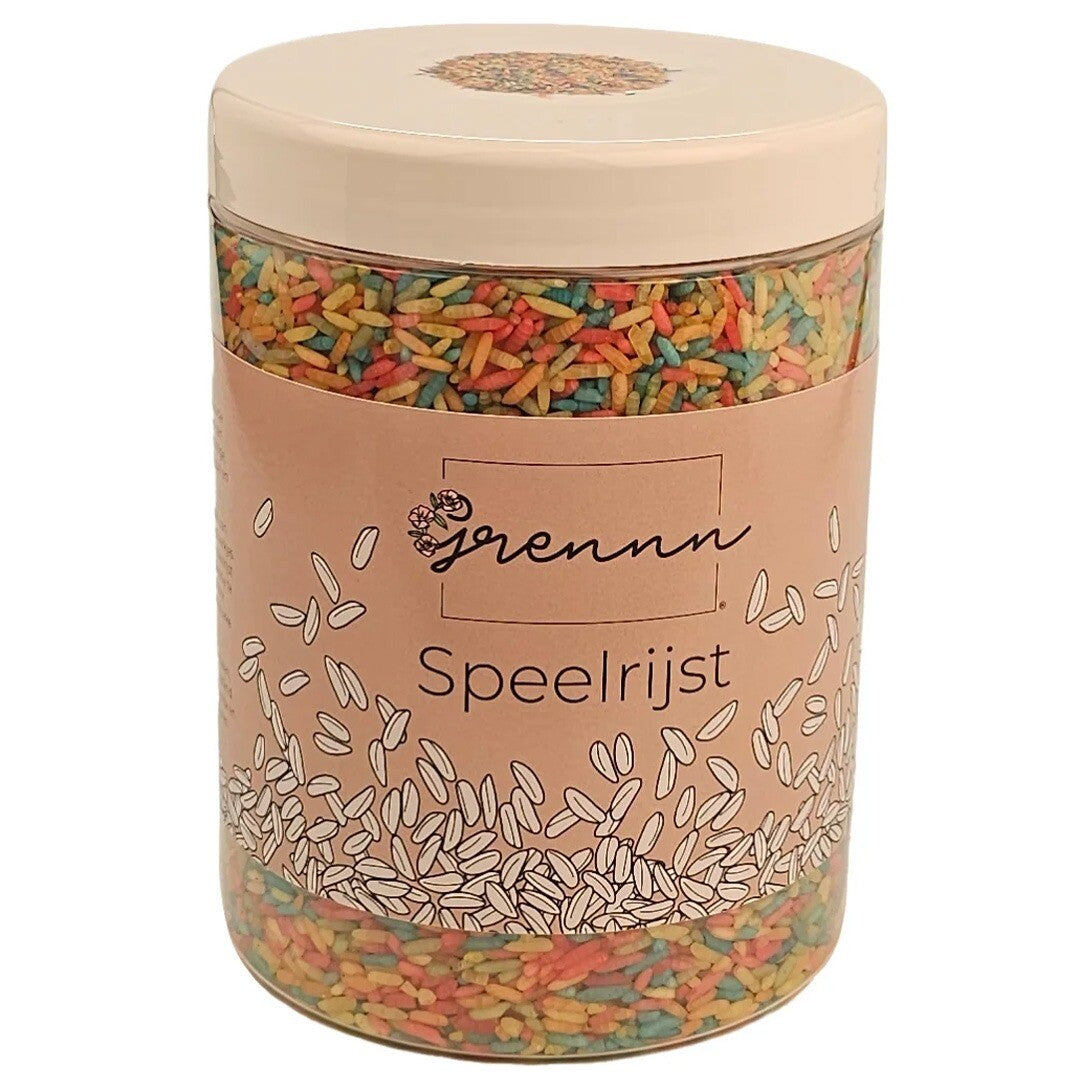 De verpakking van grennn regenboog speelrijst, een doorzichtige pot met een label.