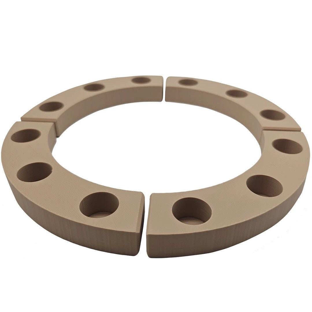 grennn beige houten verjaardagsring, bestaande uit losse segmenten met gaten.