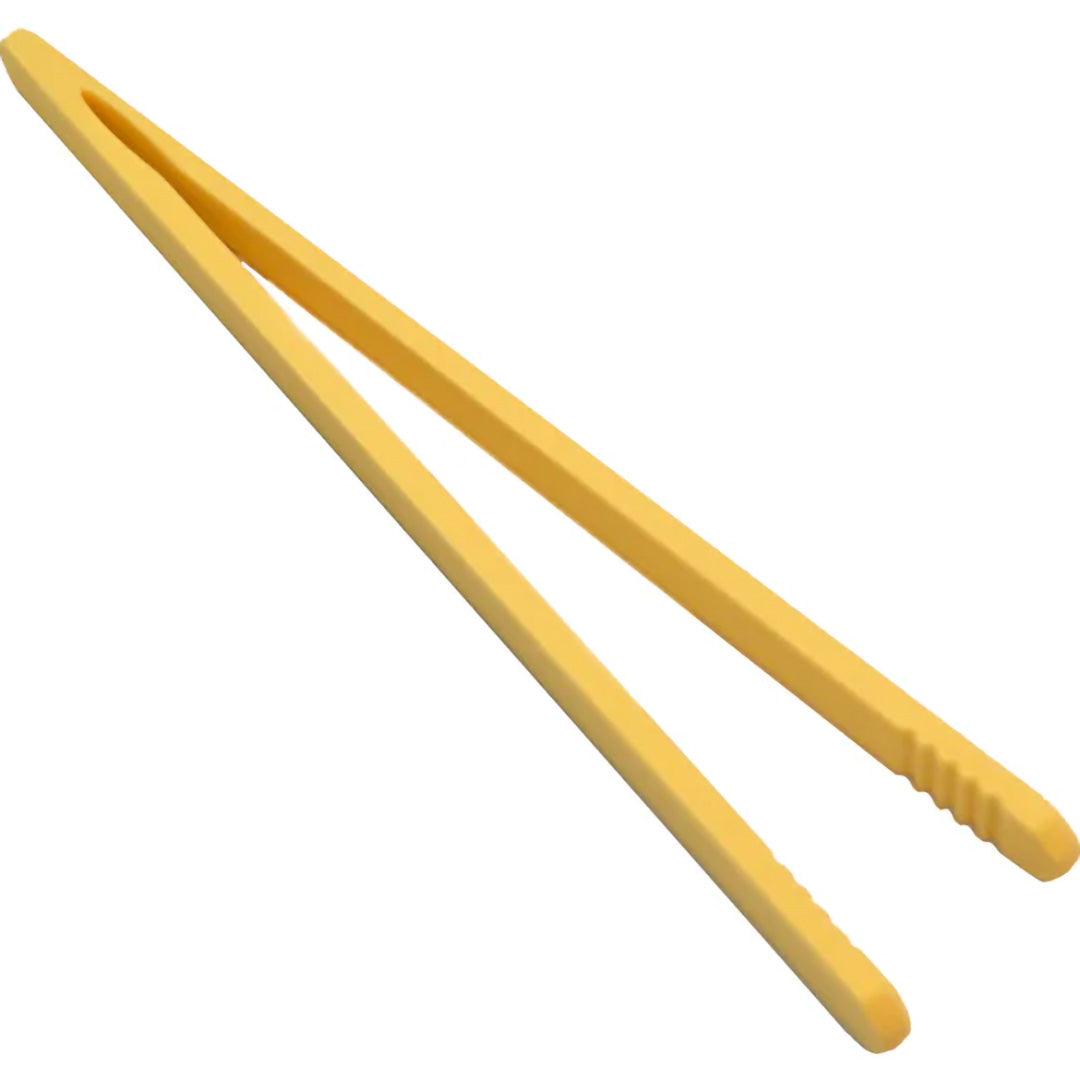 Een geel grennn pincet voor sensorisch speelgoed.