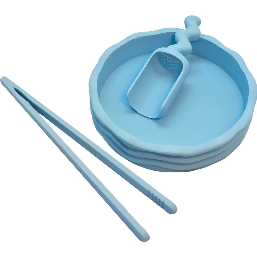Grennn pastelblauw pincet, ronde kom en schepje voor sensorisch speelgoed.