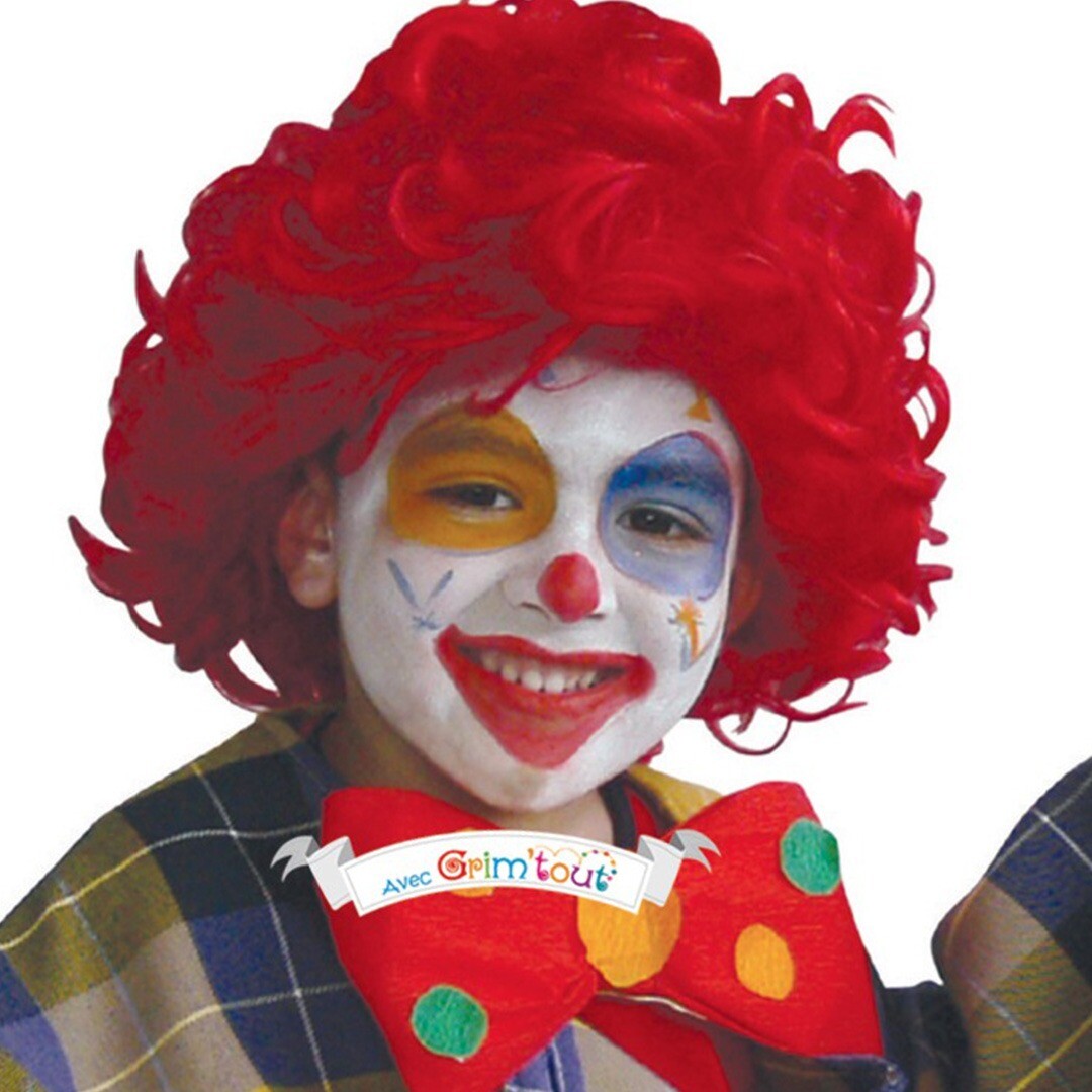 Jongen met een rode clownspruik en een grote rode strik, geschminkt als clown met Grim'tout schmink.