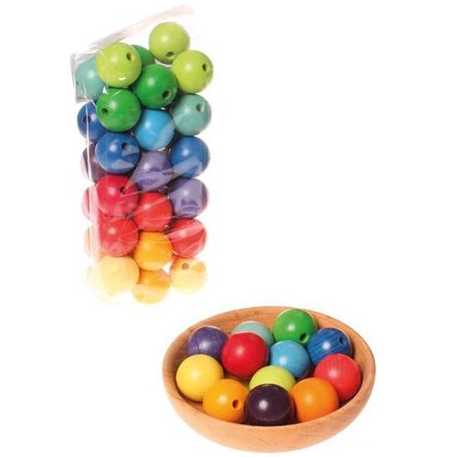 grimm's houten kralen in regenboogkleuren, deels in een zak en deels in een houten kom.