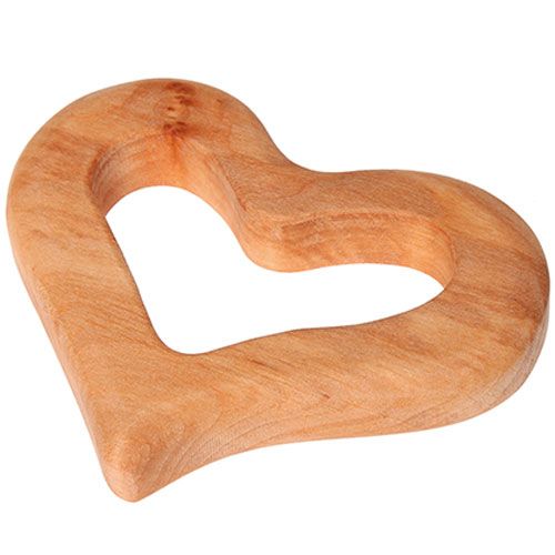 Grimm's houten bijtring in de vorm van een hart.