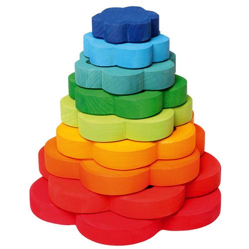 Grimm's houten bloemen stapeltoren in regenboogkleuren, volledig opgestapeld.