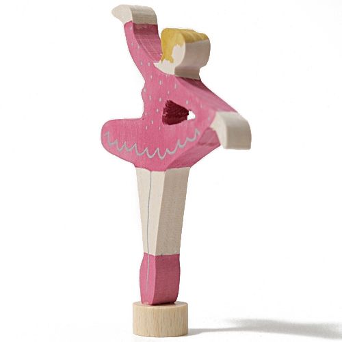 Grimm's houten decoratie figuur van een ballerina in roze met witte stippen, van achteren gezien.