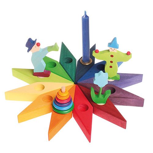 grimm's houten decoratie figuur van een blauwe bloem op een kleurrijke ster met andere figuren.