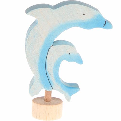 Grimm's houten decoratie figuur van twee blauwe dolfijntjes op een voetje.
