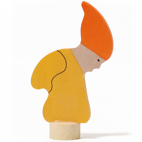 Grimm's houten herfstdwerg decoratiefiguur met geel lijfje en oranje puntmuts.
