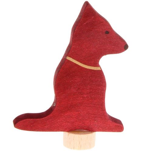 Grimm's rode houten decoratiefiguur in de vorm van een zittende hond.