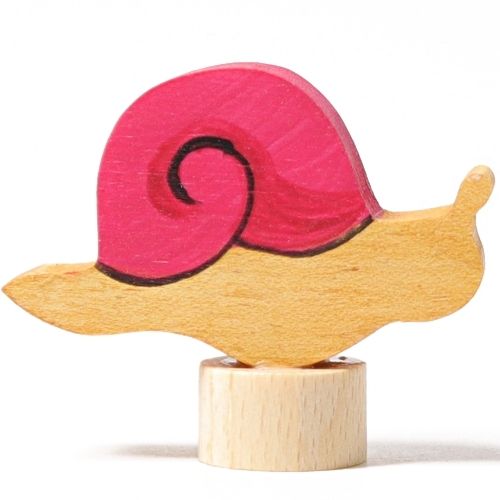 Grimm's houten decoratie figuur van een roze slak op een houten voetje.