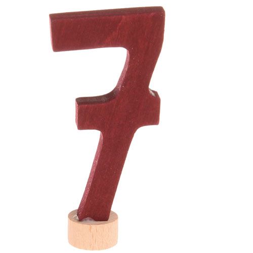 Grimm's houten decoratie figuur in de vorm van het rode nummer 7.