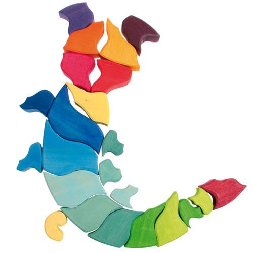 De Grimm's houten ammoniet puzzel is opgebouwd als een kleurrijke hagedis.