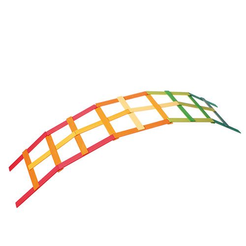 Grimm's houten regenboog latten bouwspeelgoed geweven tot een gebogen netstructuur.
