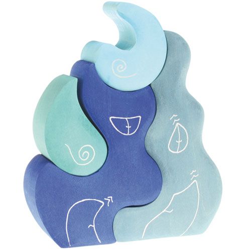 Grimm's houten stapelspeelgoed Maanhuis in blauwtinten met abstracte witte patronen.