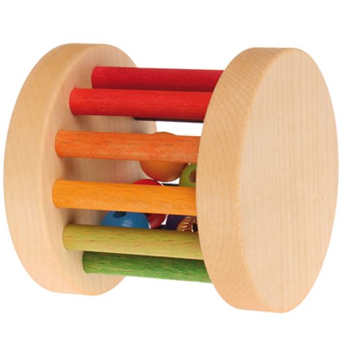 Grimm's houten rammelaar voor baby's met regenboogkleurige spijlen en balletjes erin.