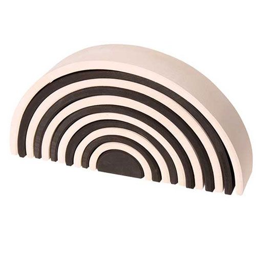 Grimm's houten regenboog stapeltoren met 12 monochrome bogen, opgestapeld.