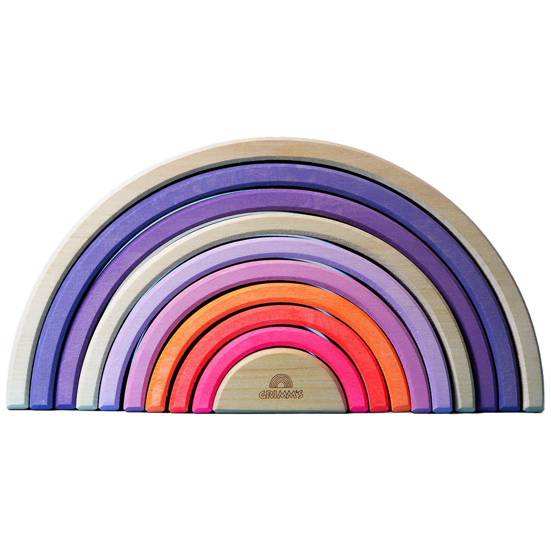 Grimm's houten regenboog stapeltoren met 10 bogen in paarse, roze en oranje tinten.