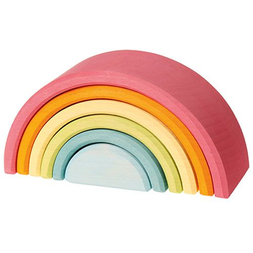 Grimm's pastel regenboog stapeltoren met zes bogen, in elkaar genesteld.