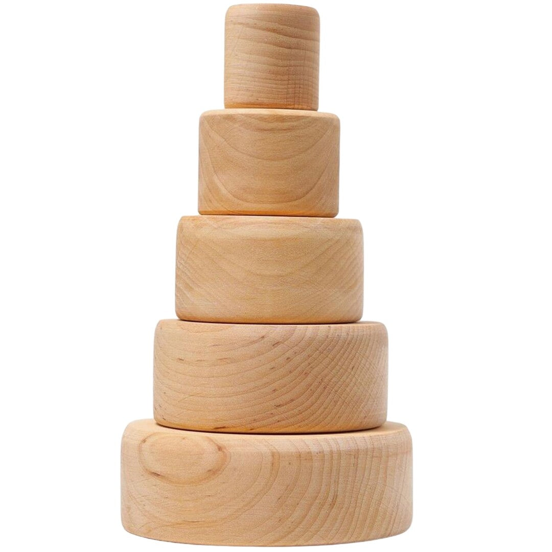 Grimm's houten stapelbakjes naturel, op elkaar gestapeld als een toren.