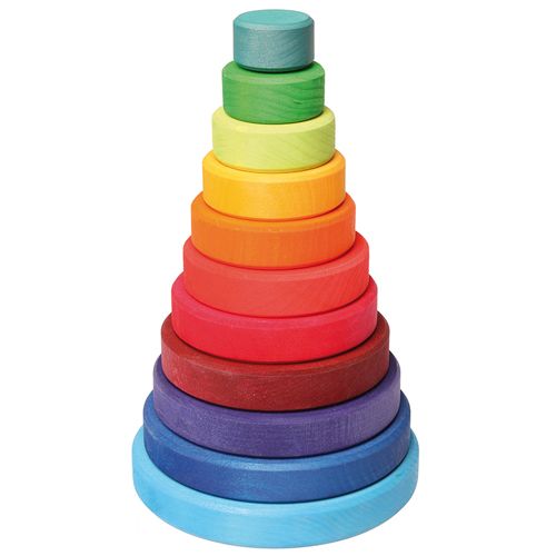 Grimm's houten regenboog stapeltoren volledig opgestapeld.
