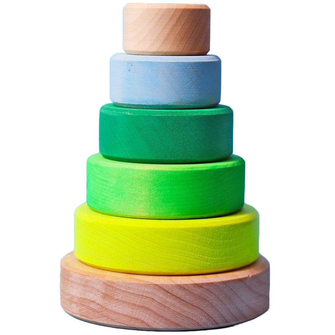 Grimm's houten stapeltoren voor babyspeelgoed met ringen in neon groen, geel, blauw en naturel hout.