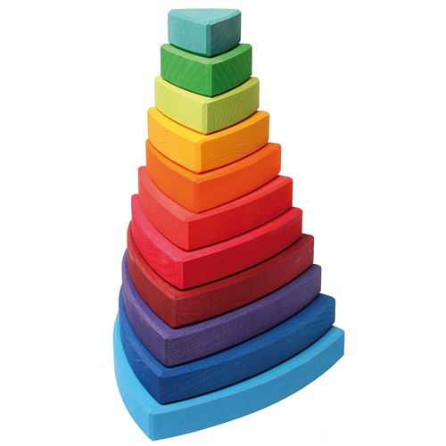 Grimm's houten regenboog stapeltoren van gebogen blokken.