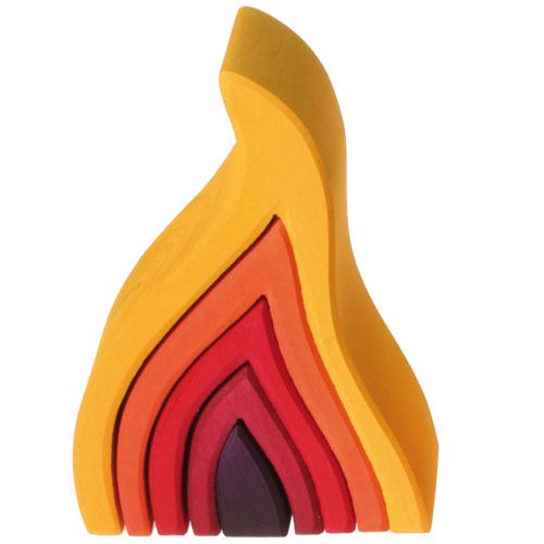Grimm's houten vormenset in de vorm van een vlam met geneste blokken in geel, oranje, rood en paars.